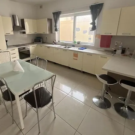 Girls Only Shared #1 Ostello